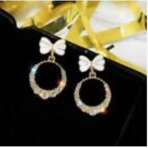 Betsey Johnson style gold hoop bow earrings